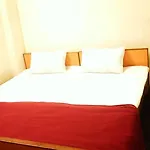 Girdhari Guest House